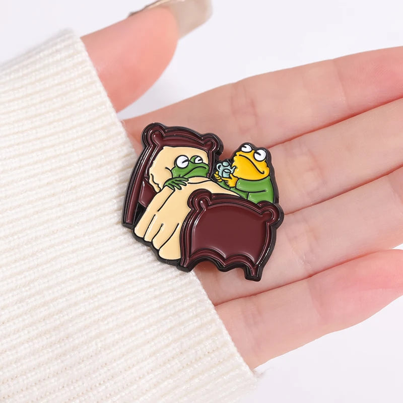 Frog and Toad Enamel Pins Couple Skiing by Boat Park Dating Brooches Lapel Badges Cartoon Animal Jewelry Gift for Lover Friends