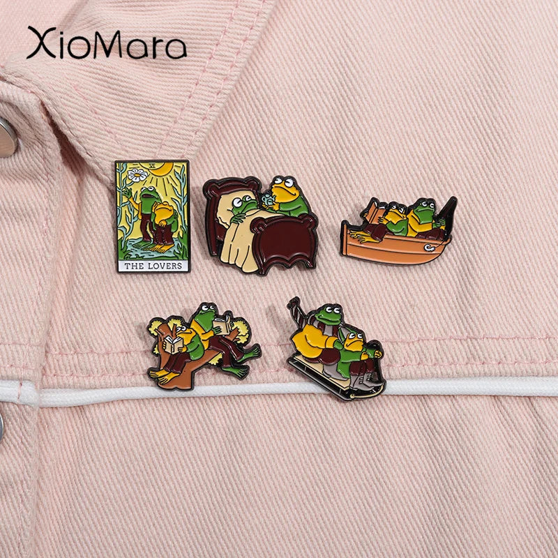 Frog and Toad Enamel Pins Couple Skiing by Boat Park Dating Brooches Lapel Badges Cartoon Animal Jewelry Gift for Lover Friends
